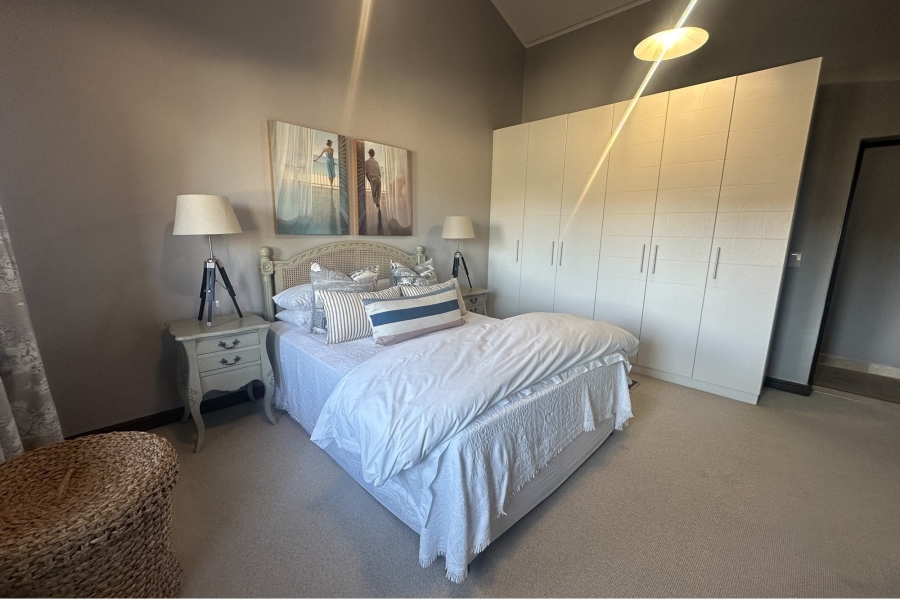 5 Bedroom Property for Sale in Oubaai Western Cape